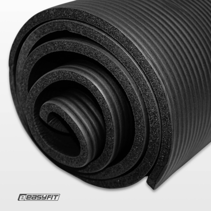 Коврик для фитнеса и йоги EasyFit NBR 8 мм черный